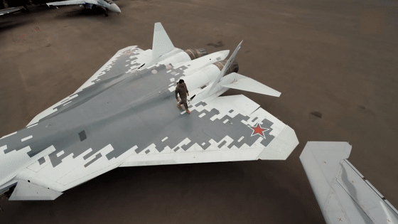 點擊放大 俄版“忠誠僚機”S-70“獵人”無人機(內置彈艙可攜帶2.8噸彈藥)